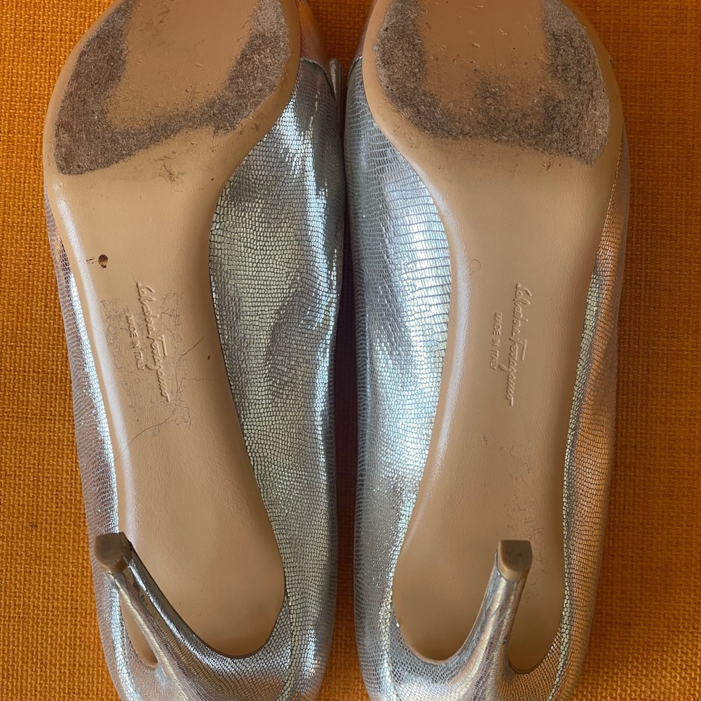 Silver SALVATORE FERRAGAMO peep toe  HEELS - Picture 4 of 10